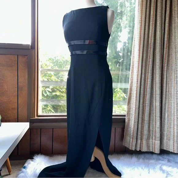 Rimini • Sexy Black Side Slit Vintage Evening Gown - Picture 5 of 16